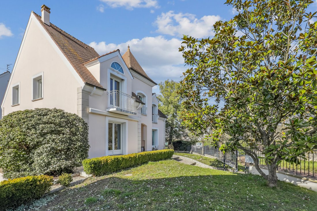House in Le Vésinet, Ile-de-France, France 3 - 15870157