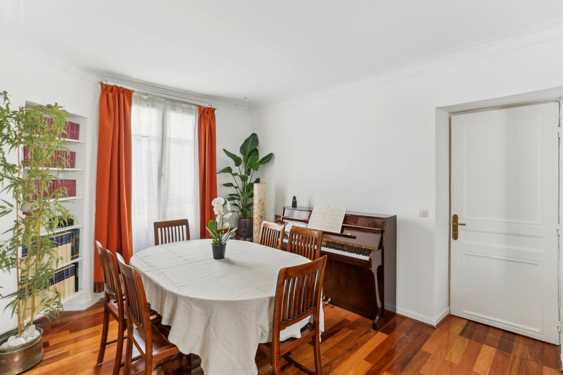 Apartment in Palais Royal, Paris 1er Arrondissement, Paris 4 - 15869137