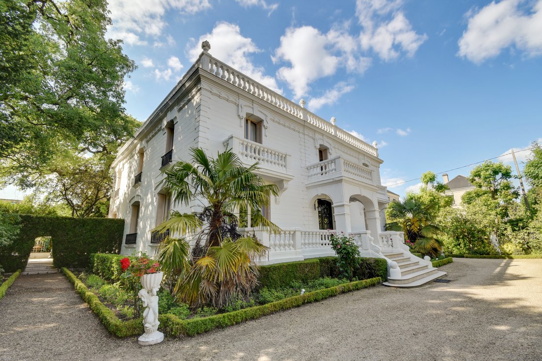 House in Napoleon, Maisons-Laffitte, France 1 - 15869940
