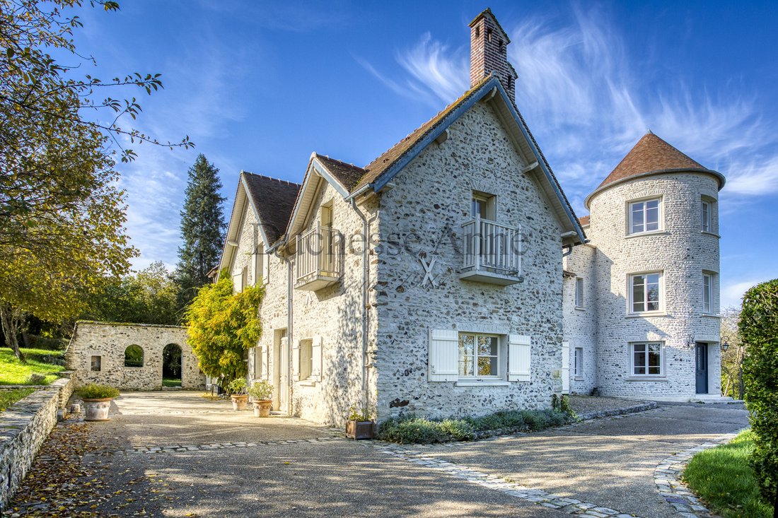 Whispers of the 15th Century: A Restored Priory’s Timeless Grace Near Paris