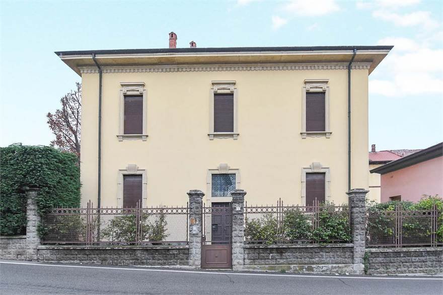 Villa in Figino Serenza, Lombardy, Italy 1 - 15871806