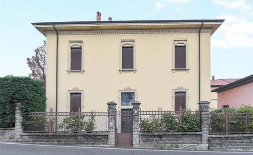 Villa in Figino Serenza, Lombardei, Italien 1