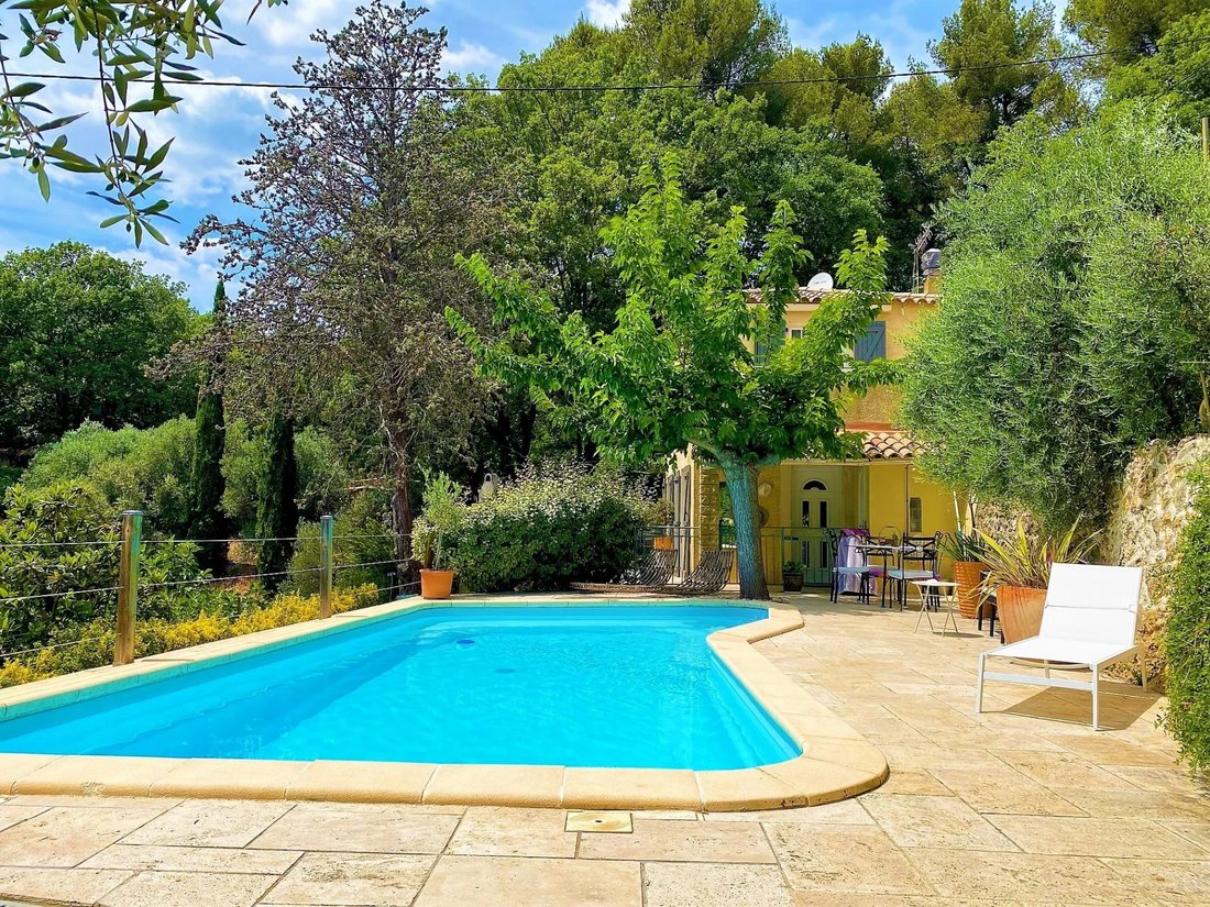 Villa in Sud, Auriol, France 1 - 15871866