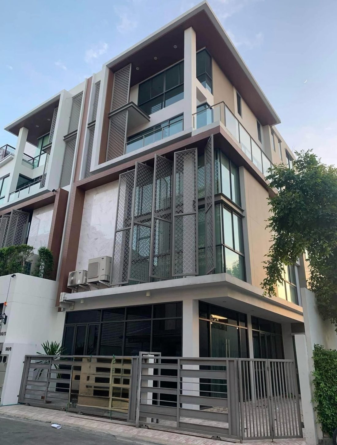 Townhouse in Chong Nonsi, Krung Thep Maha Nakhon, Thailand 1 - 15873089