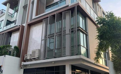 Townhouse in Chong Nonsi, Krung Thep Maha Nakhon, Thailand 1