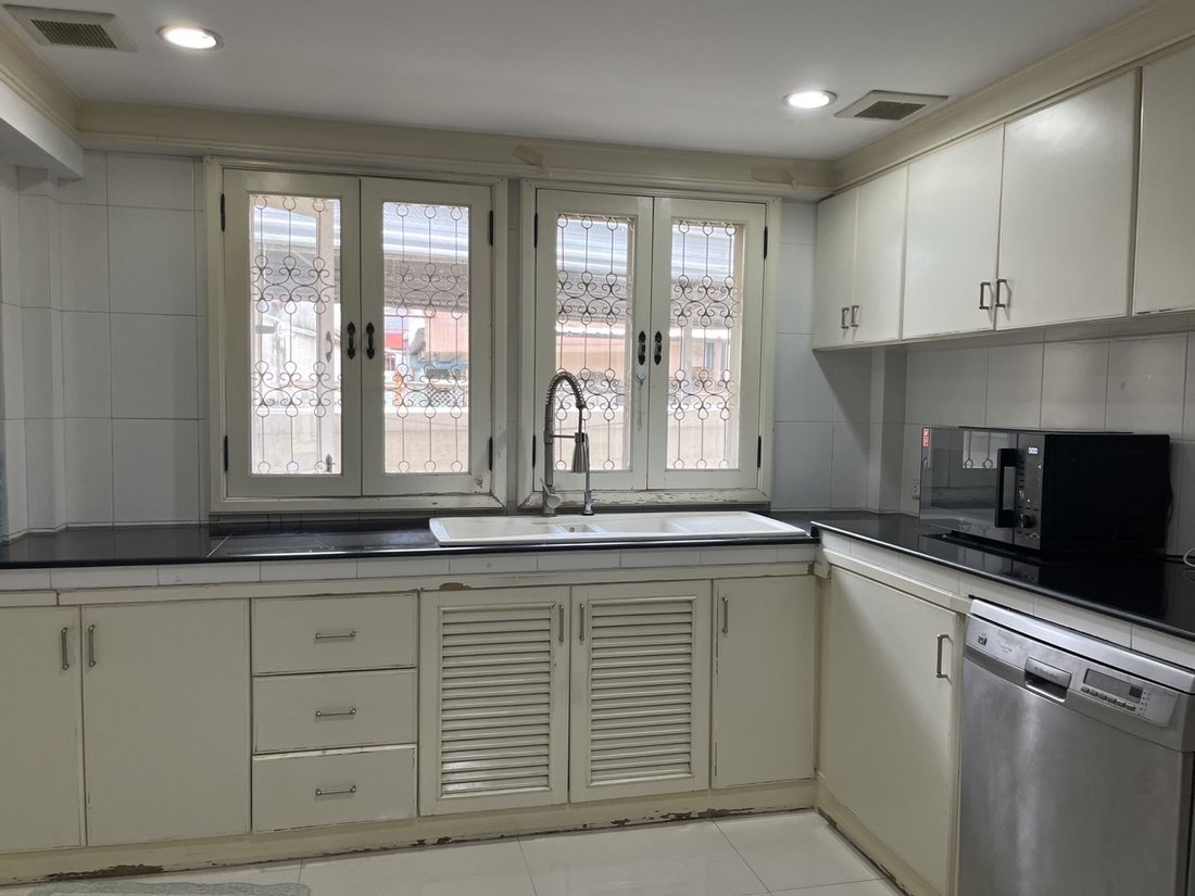 House in Bangkok, Krung Thep Maha Nakhon, Thailand 4 - 15873085