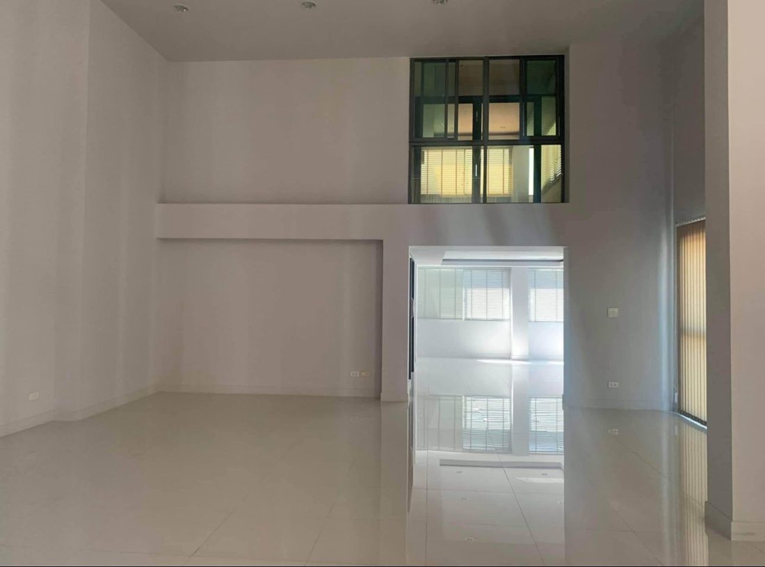 Townhouse in Chong Nonsi, Krung Thep Maha Nakhon, Thailand 2 - 15873089
