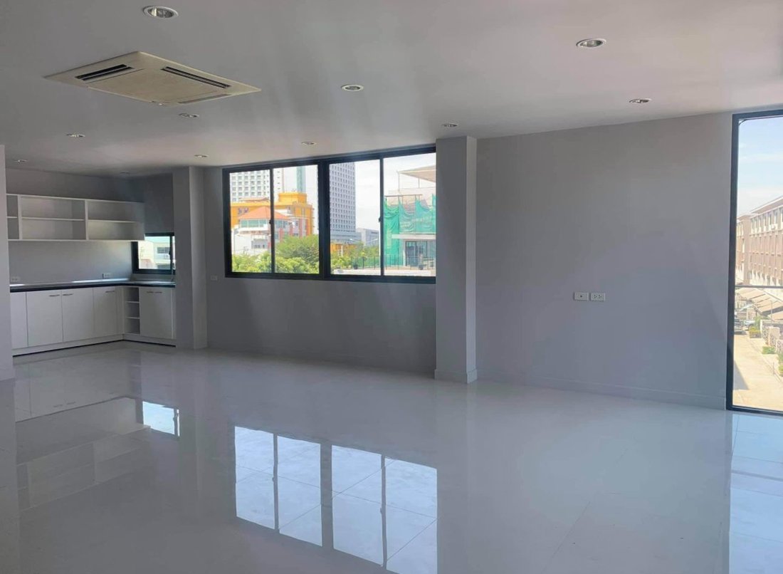Townhouse in Chong Nonsi, Krung Thep Maha Nakhon, Thailand 3 - 15873089