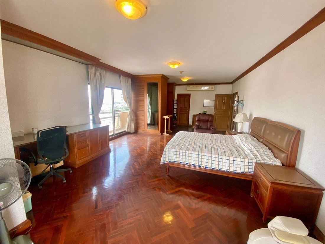 Condo in Phra Khanong Nuea, Bangkok, Thailand 4 - 15873082