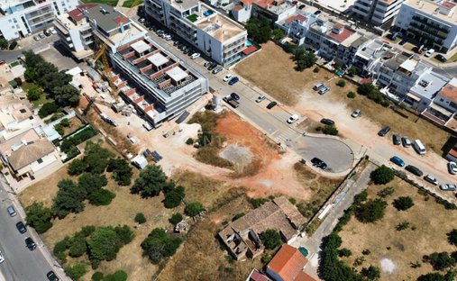 Land in Portimao, Algarve, Portugal 1