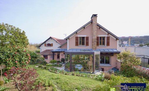 House in Wallon, Le Plessis-Robinson, France 1