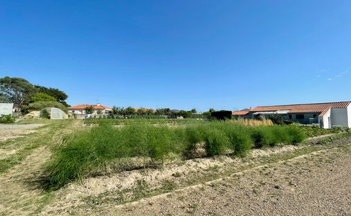 Land in Les Sables-d'Olonne, Pays de la Loire, France 1