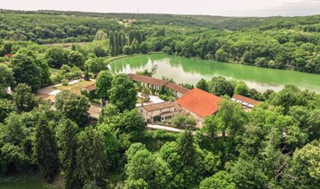 Estate in Angoulême, Nouvelle-Aquitaine, France 1