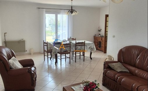 Castle for Sale in Saint-Pierre-des-Corps, Centre-Val de Loire, France