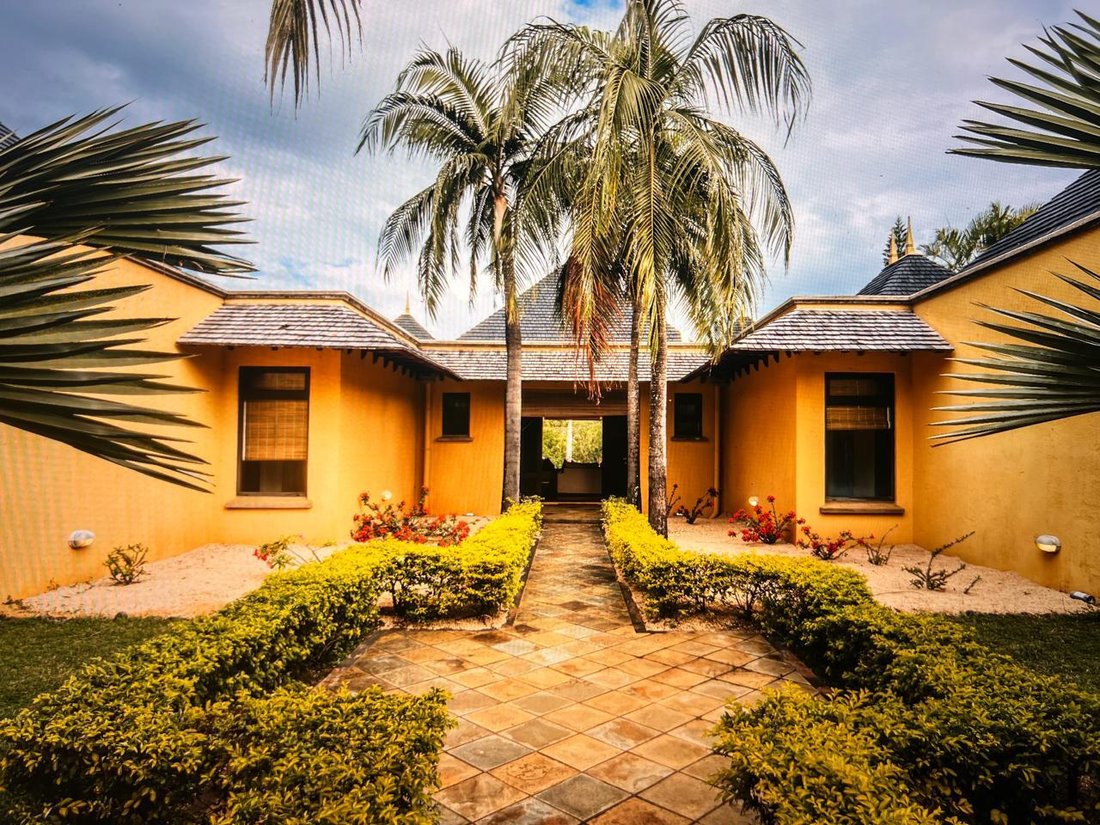 Villa in Tamarin, Rivière Noire District, Mauritius 3 - 15875119