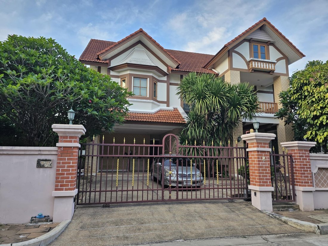 House in Bang Phrom, Krung Thep Maha Nakhon, Thailand 1 - 15879504