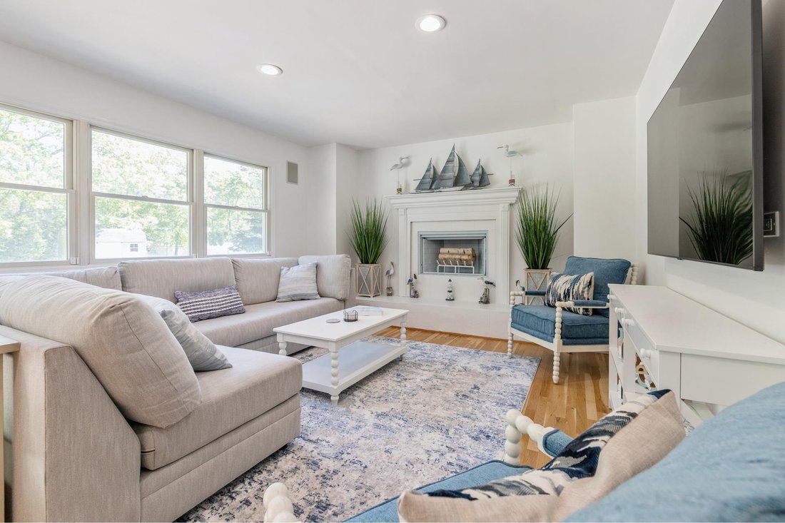 Hampton Bays, New York, United States 5 - 15879226
