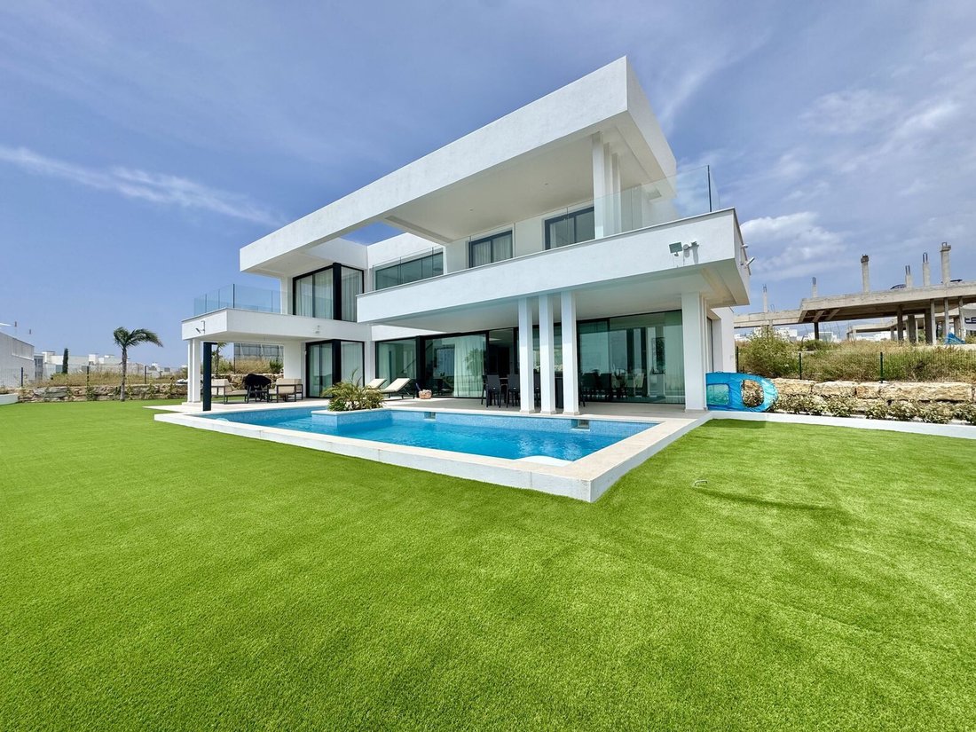 Villa in Cancelada, Estepona, Andalusia 1 - 15876066