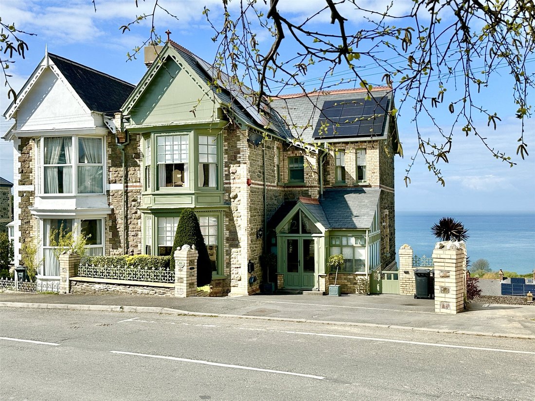 House in Ilfracombe, England 2 - 15877184