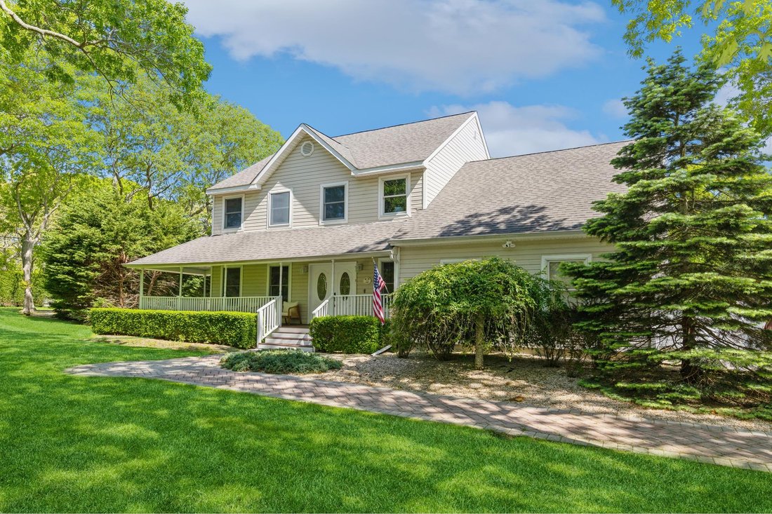 Hampton Bays, New York, United States 2 - 15879226