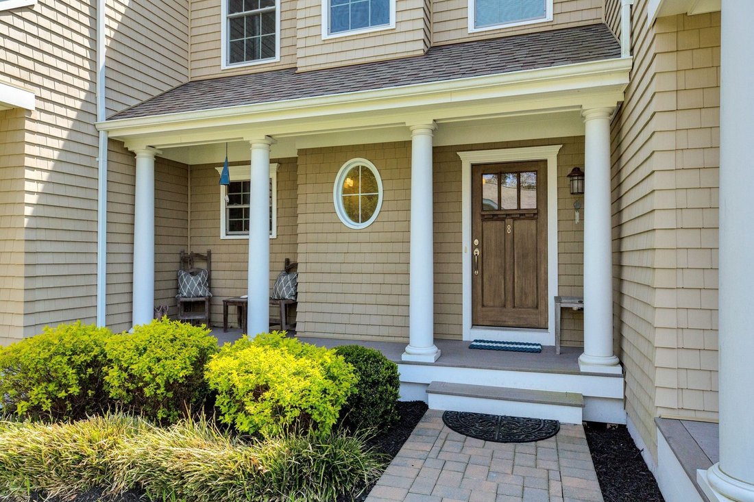 Hampton Bays, New York, United States 2 - 15877863