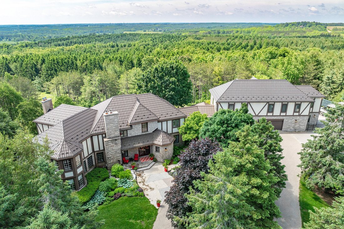 House in Erin, Ontario, Canada 1 - 15876014