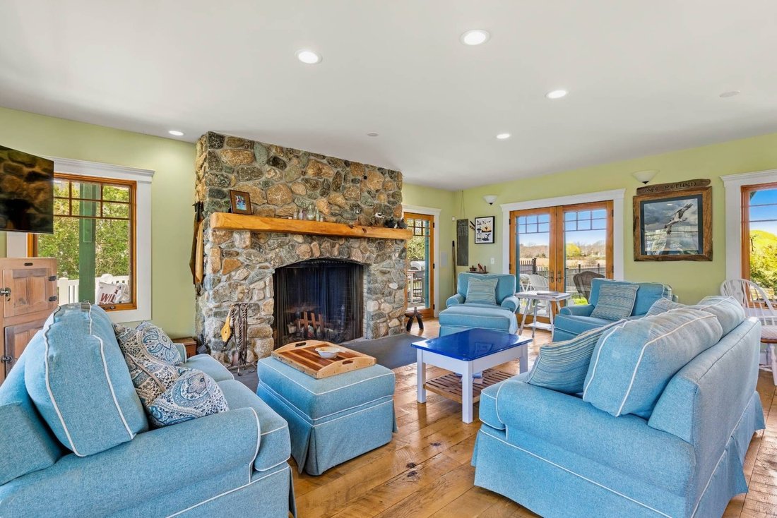 Eastport, New York, United States 5 - 15878743