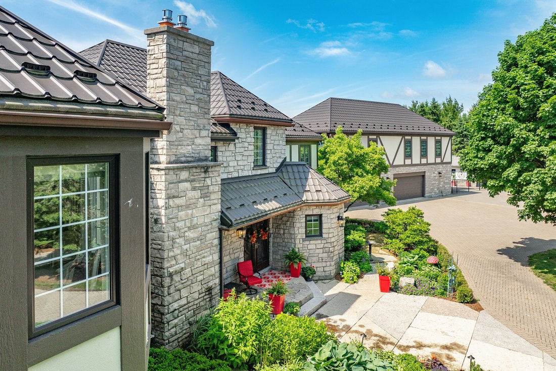House in Erin, Ontario, Canada 2 - 15876014