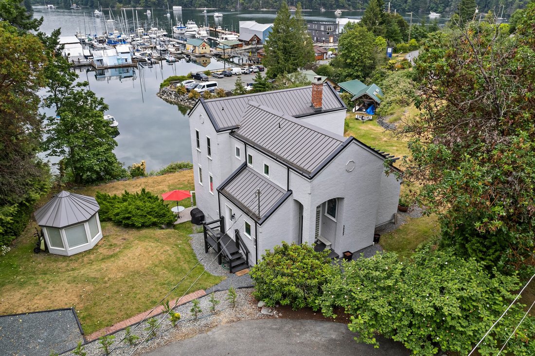 House in Duncan, British Columbia, Canada 1 - 15877049