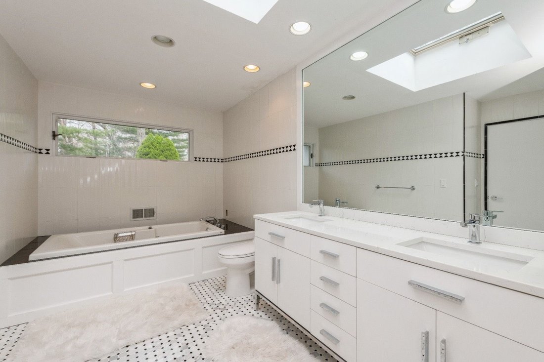 East Hampton In East Hampton New - 1100xxs 