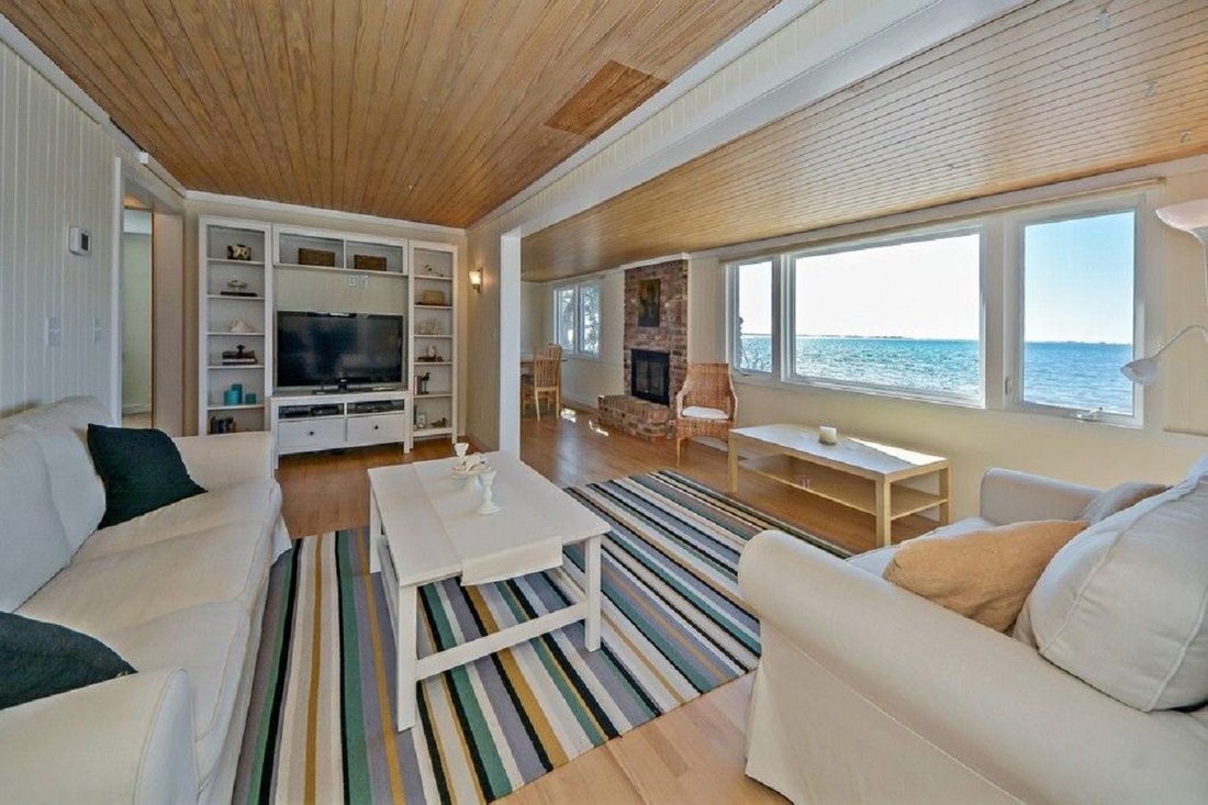 Hampton Bays, New York, United States 2 - 15879278