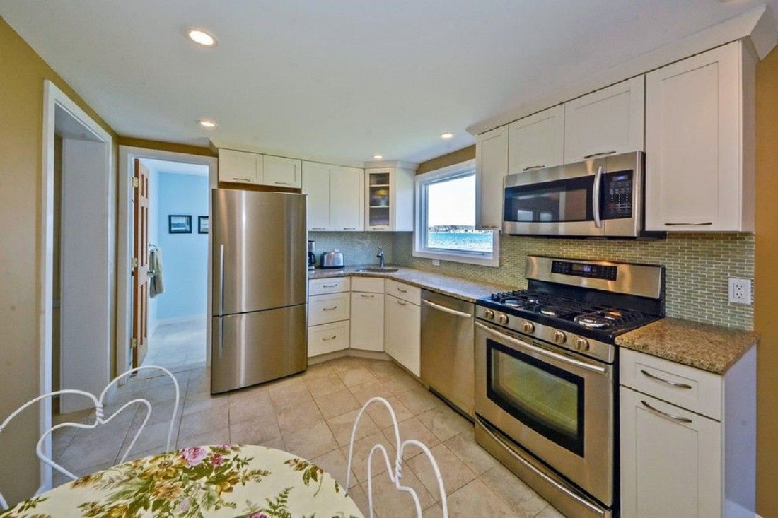 Hampton Bays, New York, United States 3 - 15879278