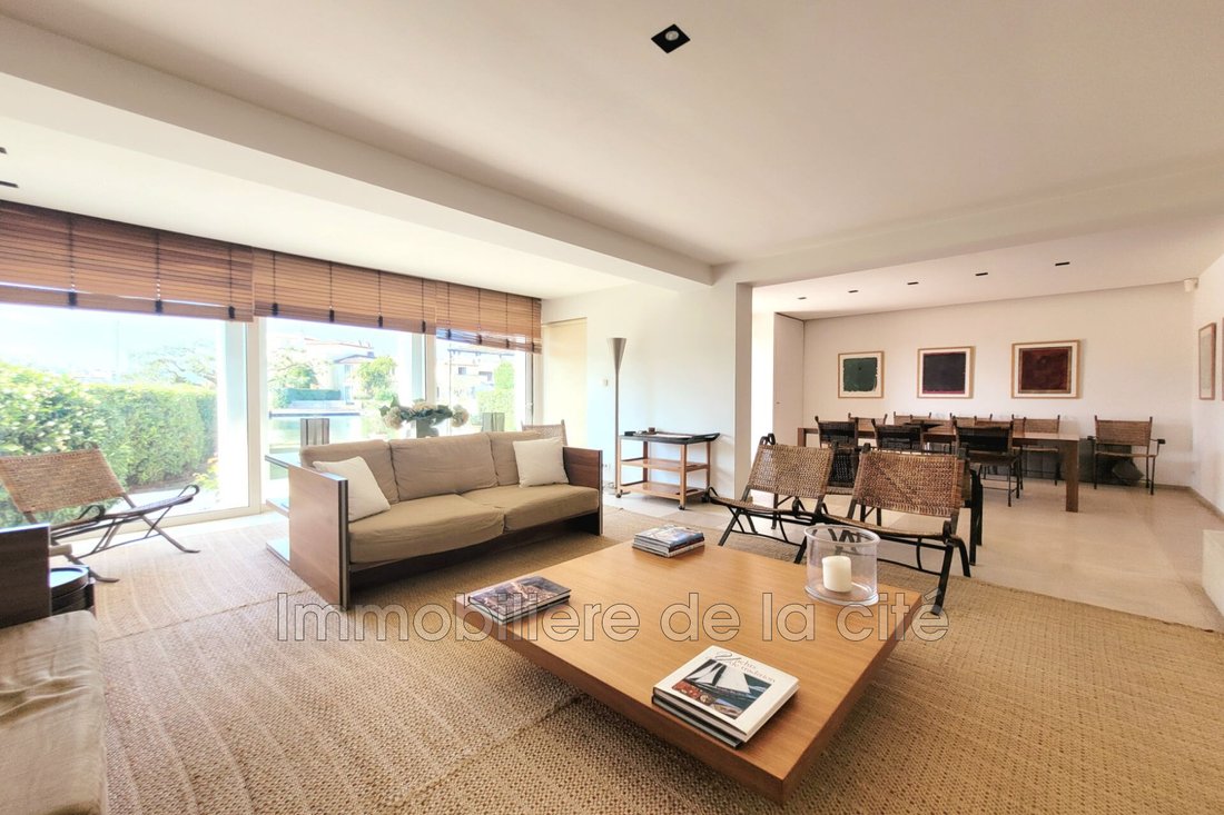 Villa in Grimaud, Provence-Alpes-Côte d'Azur, France 4 - 15877385