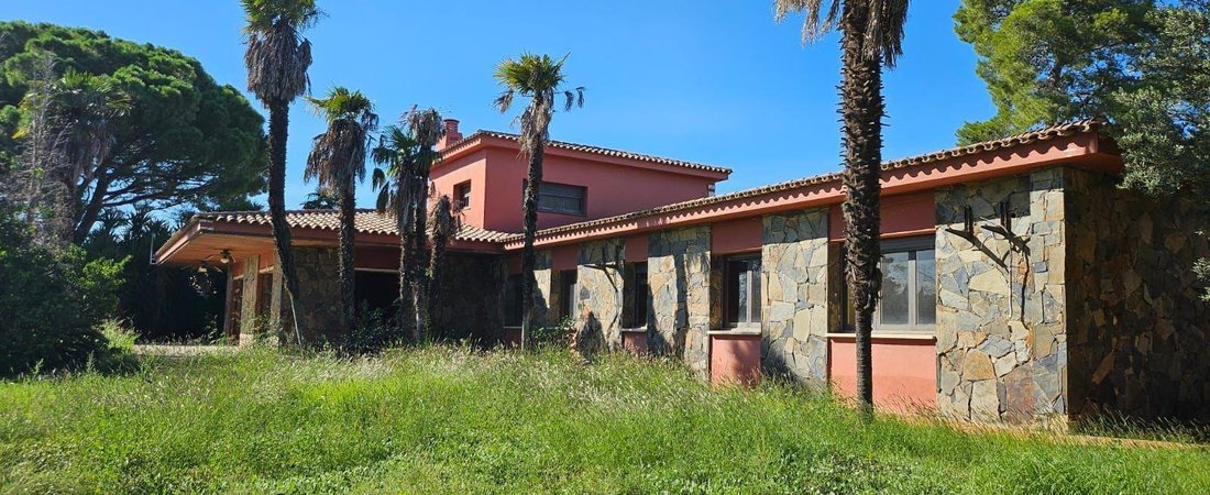 Vilallonga del Camp, Catalonia, Spain 2 - 15881450