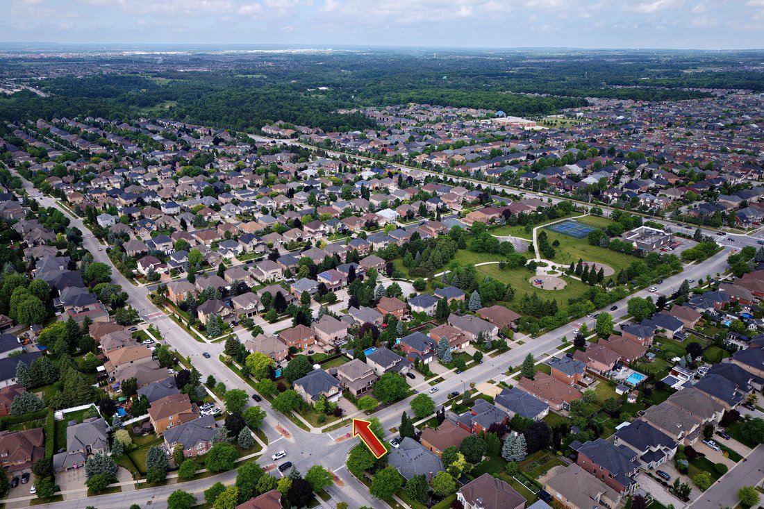 House in Vaughan, Ontario, Canada 2 - 15875158