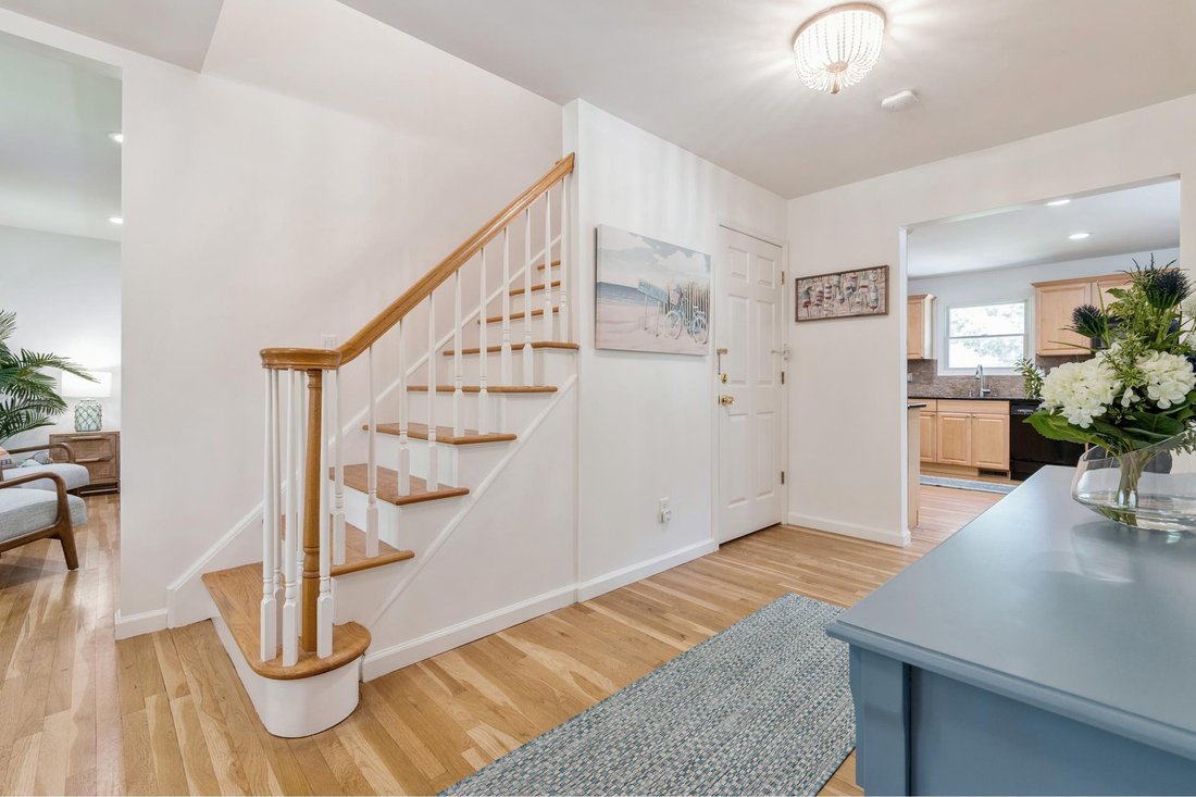 Hampton Bays, New York, United States 3 - 15879226