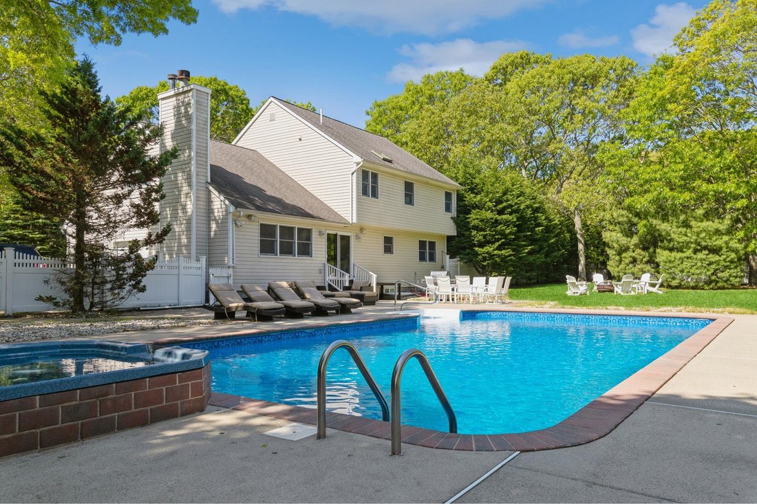 Hampton Bays, New York, United States 1 - 15879226