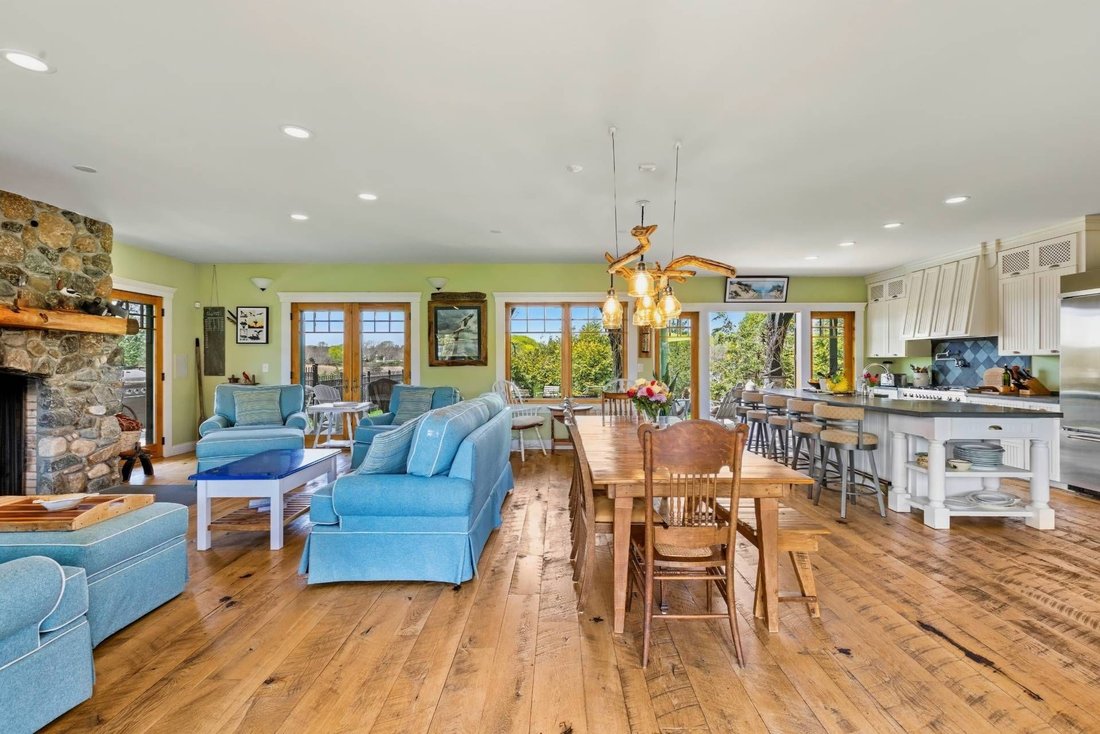 Eastport, New York, United States 4 - 15878743