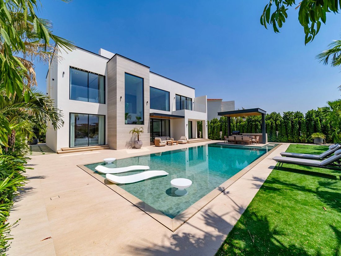 Villa in JLT / Jumeirah Lakes Towers, Dubai, United Arab Emirates 1 - 15875767
