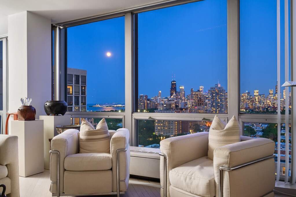 Create A Spectacular Home In An Iconic In Chicago, Illinois, United ...