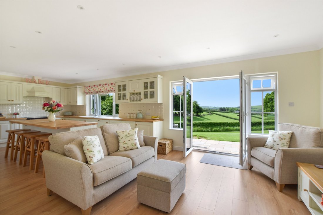 Bungalow in Loxhore, England 5 - 15877267