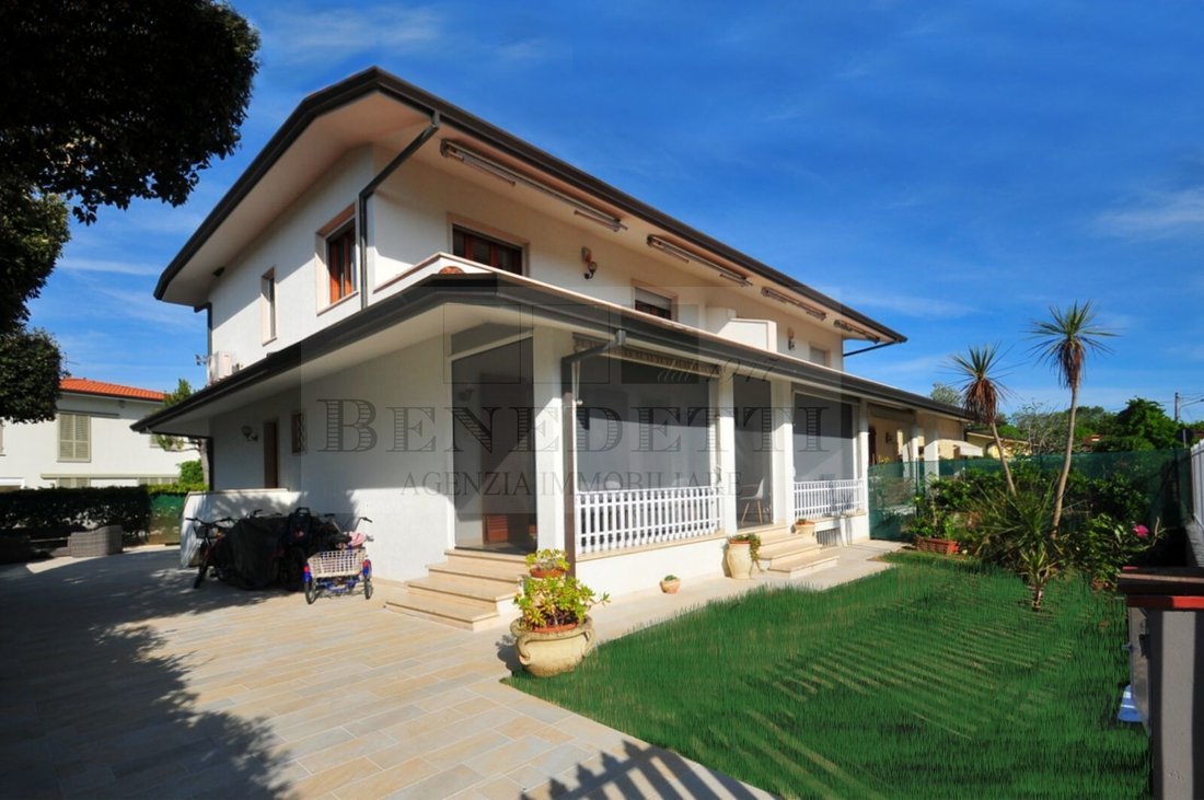 Villa in Camaiore, Tuscany, Italy 1 - 15876934