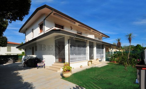 Villa in Camaiore, Tuscany, Italy 1