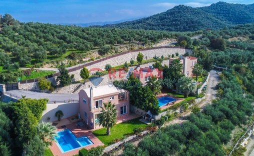 Villa in Platanias, Greece 1