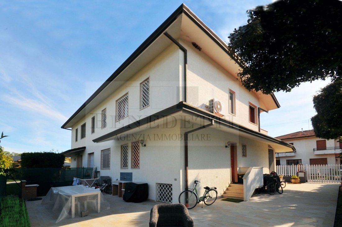 Villa in Camaiore, Tuscany, Italy 2 - 15876934