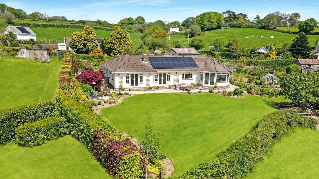 Bungalow in Loxhore, England 2 - 15877267