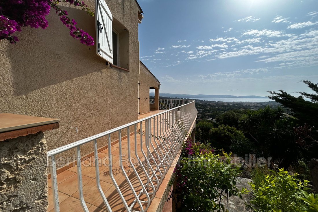 Villa in Cavalaire-sur-Mer, Provence-Alpes-Côte d'Azur, France 4 - 15866493