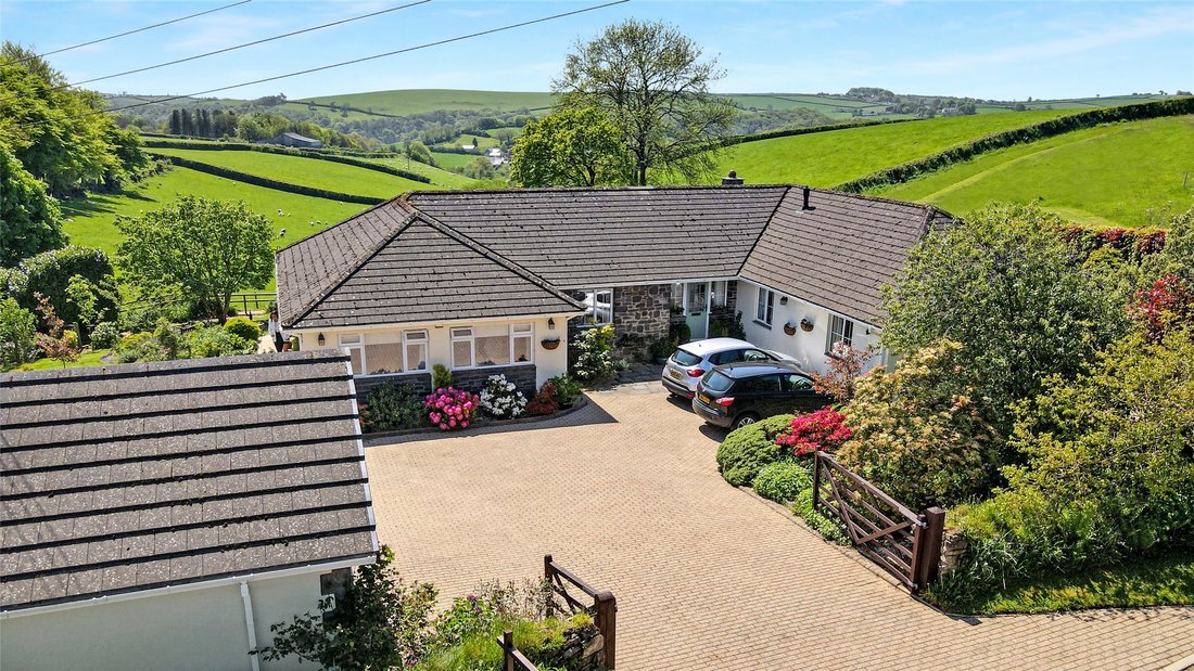 Bungalow in Loxhore, England 3 - 15877267