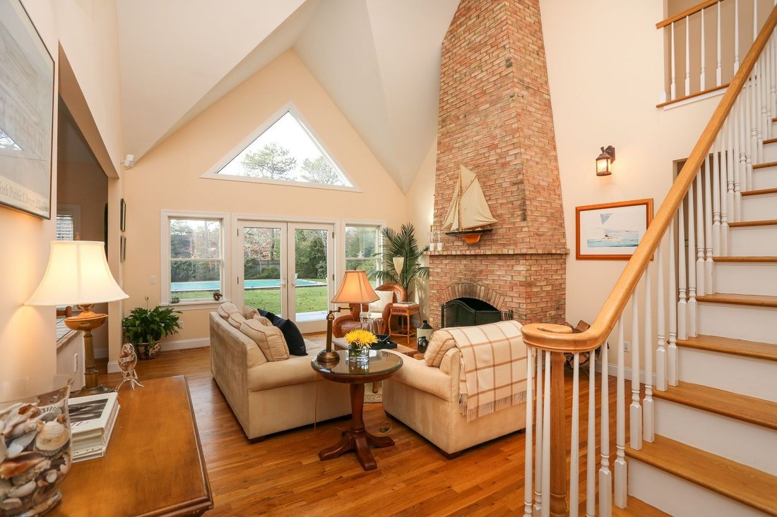 East Hampton, New York, United States 2 - 15879402