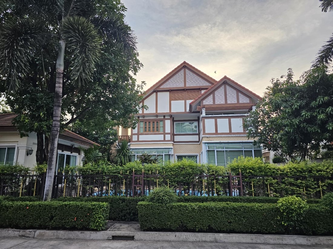 House in Bang Phrom, Krung Thep Maha Nakhon, Thailand 3 - 15879504